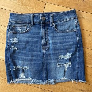High rise American eagle skirt stretchy, size 2
